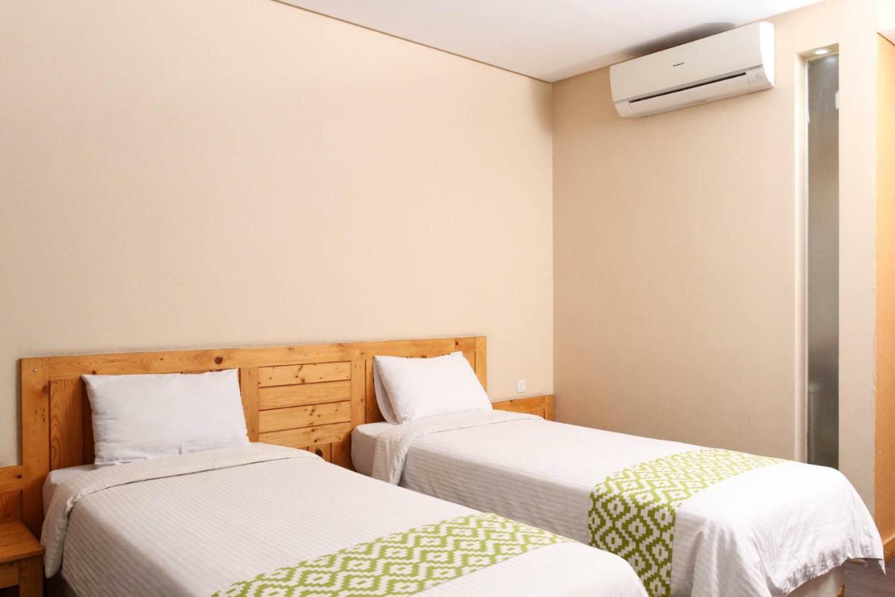 Aventree Homestay Malang Exterior photo